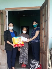 Đoàn thị trấn Phú Thịnh phối hợp tổ chức thăm, tặng quà hộ nghèo