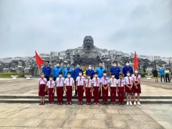Liên đội Tiểu học Nguyễn Huệ tổ chức “Hành trình về địa chỉ đỏ”